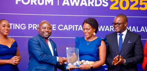 Nkombezu (L) hands over award to NBMDB's ESnat Kamudoni